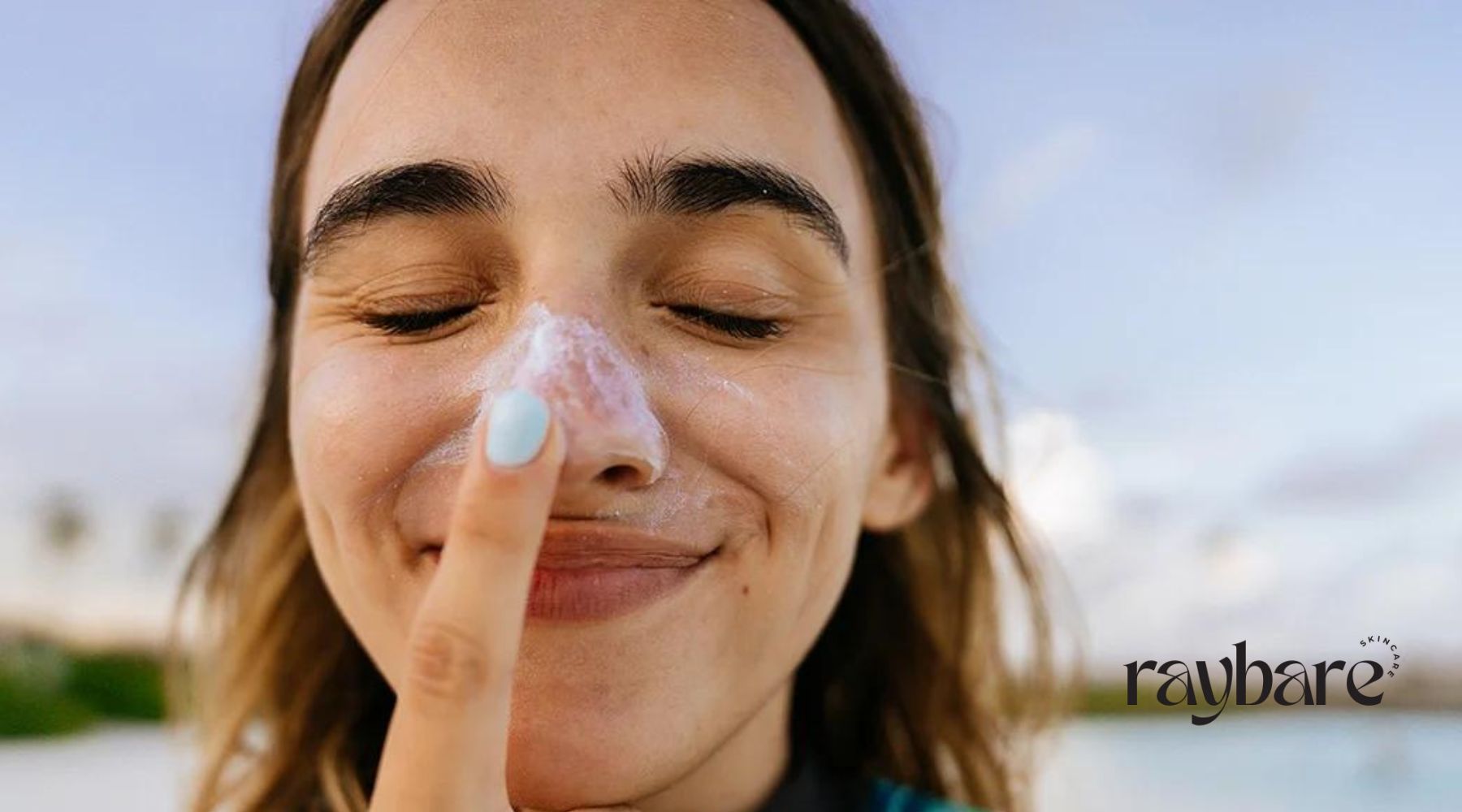 girl applying suncream